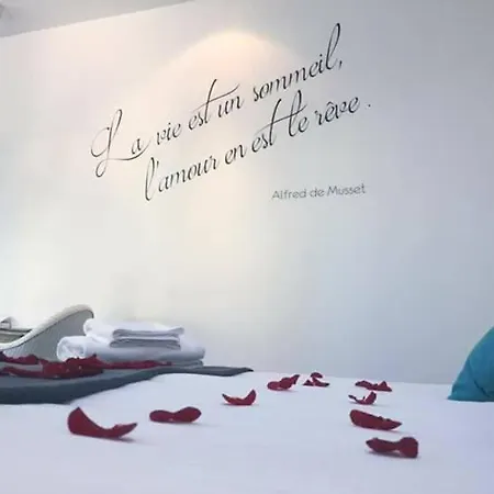 La Côté Cour 3*